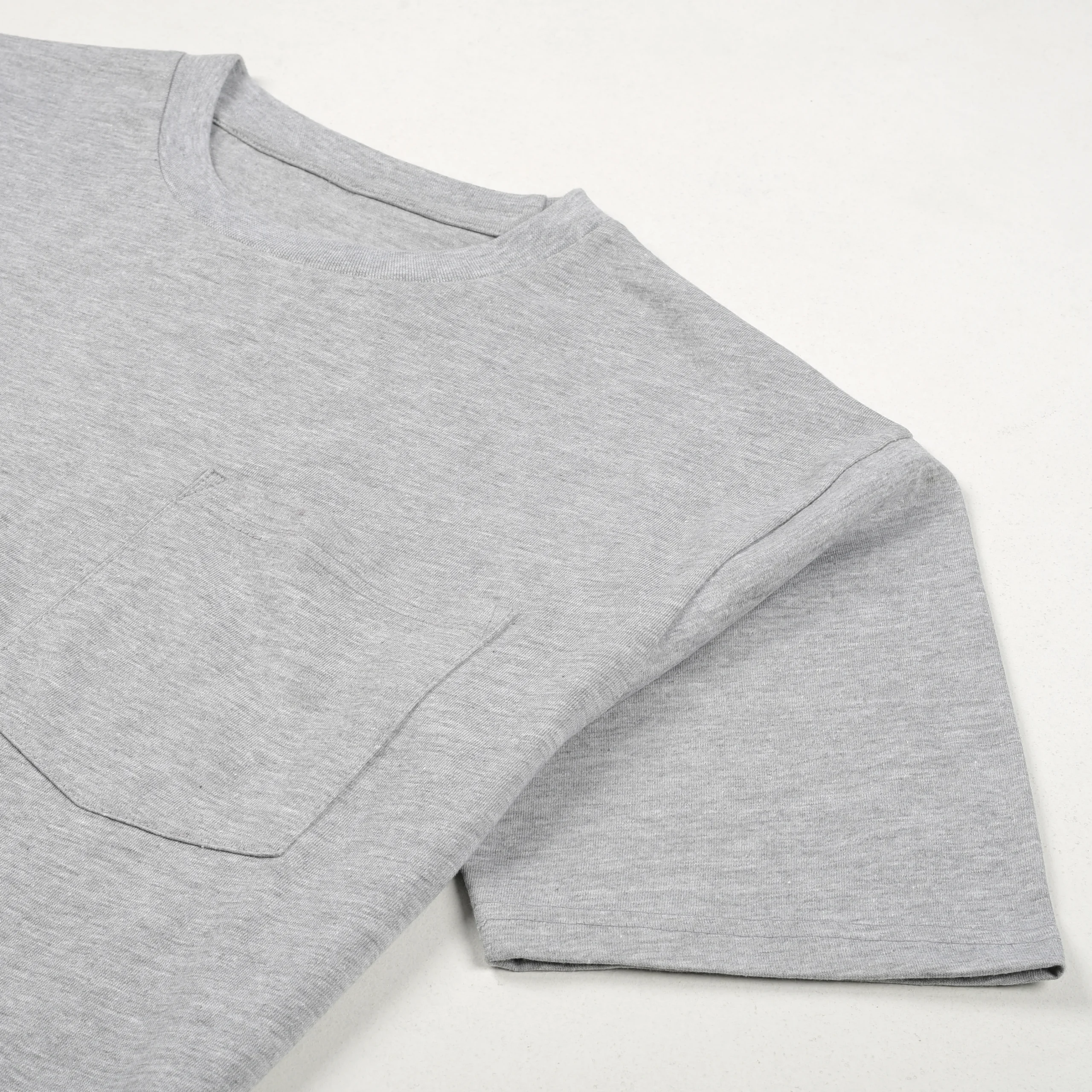 TMS_5953 Unisex T-Shirt with Rounded Hem and Chest Pocket